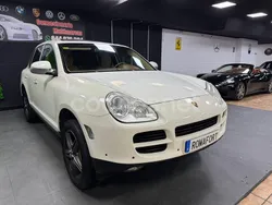 Blanco Usado 2004 Porsche Cayenne SUV | 9499 € (Precio justo)