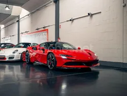Rojo Usado 2023 Ferrari SF90 Coupe | 459.000 €