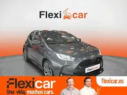 Gris Nuevo 2024 Toyota Yaris Hybrid Style Berlina | 24.990 € (Un poco caro)