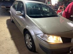 Marrón Usado 2007 Renault Mégane II Dynamique Berlina | 2390 € (Precio justo)