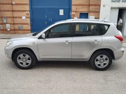 Gris Usado 2007 Toyota RAV4 Luna SUV | 6900 € (Precio justo)