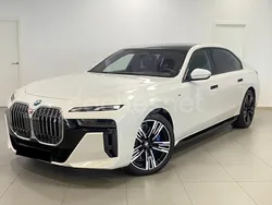 BMW i7