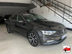 Gris Usado 2020 VW Passat Executive Berlina | 17.990 € (Precio justo)
