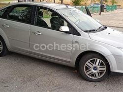 Gris / plata Usado 2007 Ford Focus Ghia Berlina | 3900 € (Precio justo)