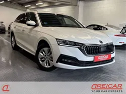 Blanco Usado 2023 Skoda Octavia Ambition Familiar | 23.890 € (Precio justo)