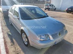 Gris / plata Usado 2000 VW Bora Highline Berlina | 2900 €