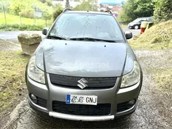 Gris / plata Usado 2009 Suzuki SX4 GL SUV | 3900 €