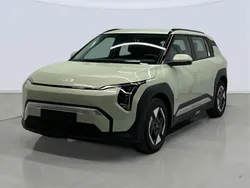 Adventurine green Nuevo 2025 Kia EV3 Air SUV | 34.057 € (Precio justo)