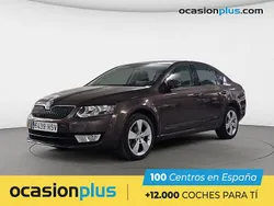 Marrón Usado 2013 Skoda Octavia Elegance Berlina | 10.590 € (Buen precio)