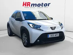 Usado 2024 Toyota Aygo Play Utilitario | 14.390 € (Precio justo)