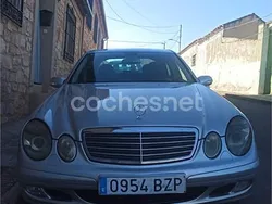 Gris / plata Usado 2002 Mercedes E220 Classic Berlina | 2650 € (Caro)