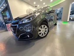 Gris / plata Usado 2017 Peugeot 208 Access Utilitario | 7999 € (Precio justo)