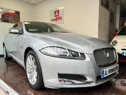 Gris / plata Usado 2014 Jaguar XF Luxury Berlina | 15.490 € (Un poco caro)