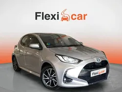 Gris Usado 2022 Toyota Yaris Hybrid Style Berlina | 17.290 € (Super precio)