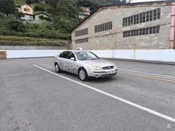 Gris / plata Usado 2001 Ford Mondeo Trend Berlina | 2000 € (Precio justo)