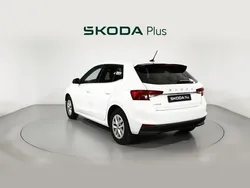 Blanco Usado 2024 Skoda Fabia Selection Berlina | 17.100 € (Precio justo)