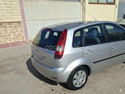 Gris / plata Usado 2005 Ford Fiesta Ambiente Utilitario | 2500 € (Precio justo)