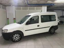 Blanco Usado 2005 Opel Combo Monovolumen | 2900 €