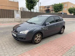 Gris / plata Usado 2007 Ford Focus Ghia Berlina | 2399 € (Precio justo)