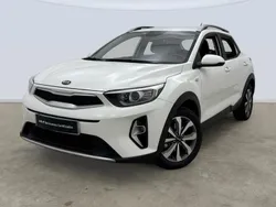 Clear white (ud) Usado 2021 Kia Stonic SUV | 14.595 € (Un poco caro)
