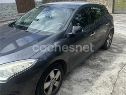 Gris / plata Usado 2010 Renault Mégane III Dynamique Berlina | 5000 € (Precio justo)