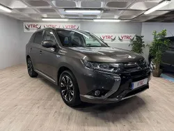 Amarillo Usado 2016 Mitsubishi Outlander P-HEV SUV | 16.800 € (Precio justo)