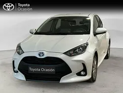 Blanco Usado 2024 Toyota Yaris Hybrid Active Berlina | 22.950 € (Un poco caro)