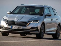 Blanco Usado 2023 Skoda Octavia Ambition Familiar | 20.990 € (Precio justo)