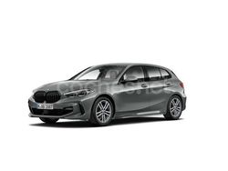 Gris / plata Usado 2024 BMW 118 Comfort Edition Utilitario | 30.900 € (Precio justo)