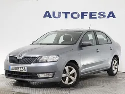 Gris plata Usado 2013 Skoda Rapid Ambition Berlina | 8550 € (Precio justo)