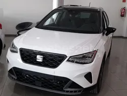 Blanco Nuevo 2025 Seat Arona FR SUV | 23.700 €