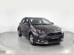Gris Usado 2024 Toyota Yaris Hybrid Active Berlina | 22.900 € (Precio justo)