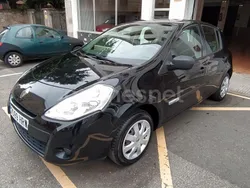 Negro Usado 2013 Renault Clio III Collection Berlina | 5500 €