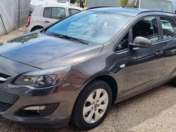 Gris / plata Usado 2015 Opel Astra Business Familiar | 6900 € (Un poco caro)