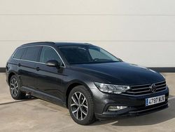 Negro Usado 2023 VW Passat Executive Familiar | 27.700 € (Precio justo)