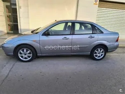 Gris / plata Usado 2003 Ford Focus Ghia Berlina | 2000 € (Precio justo)
