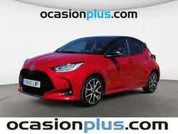 Rojo Usado 2022 Toyota Yaris Hybrid Plus Utilitario | 19.410 € (Precio justo)