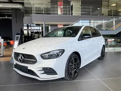 Blanco Nuevo 2025 Mercedes B250e AMG line Monovolumen | 46.900 € (Un poco caro)