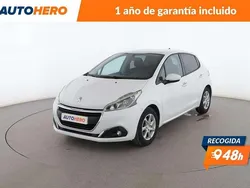 Blanco Usado 2015 Peugeot 208 Active Utilitario | 6499 € (Precio justo)