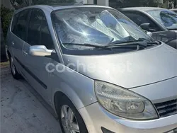 Gris / plata Usado 2005 Renault Scénic II Authentique Monovolumen | 3500 € (Precio justo)
