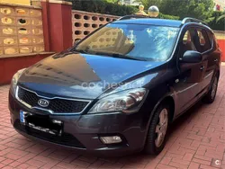 Gris / plata Usado 2012 Kia Ceed Berlina | 3499 €