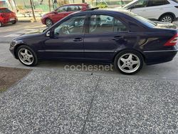Violeta / lila Usado 2003 Mercedes C320 Avantgarde Berlina | 7900 €