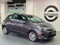 Gris / plata Usado 2012 Toyota Yaris Hybrid Advance Berlina | 10.900 € (Caro)