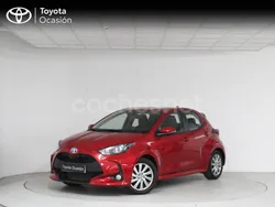 Rojo Usado 2024 Toyota Yaris Hybrid Active Berlina | 20.690 € (Precio justo)