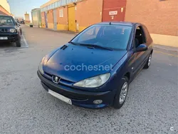 Gris / plata Usado 2002 Peugeot 206 Berlina | 1690 € (Precio justo)