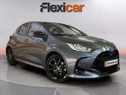 Gris Usado 2022 Toyota Yaris Hybrid Plus Berlina | 17.490 € (Buen precio)