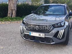 Gris / plata Usado 2023 Peugeot 2008 GT SUV | 21.500 € (Precio justo)