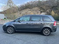 Gris / plata Usado 2010 Opel Zafira Essentia Monovolumen | 3900 € (Precio justo)