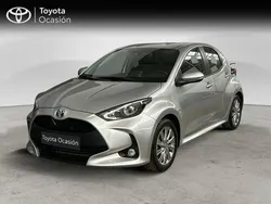 Gris / plata Usado 2024 Toyota Yaris Hybrid Active Berlina | 22.750 € (Un poco caro)