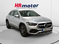 Gris / plata Usado 2022 Mercedes GLA180 SUV | 33.990 € (Precio justo)